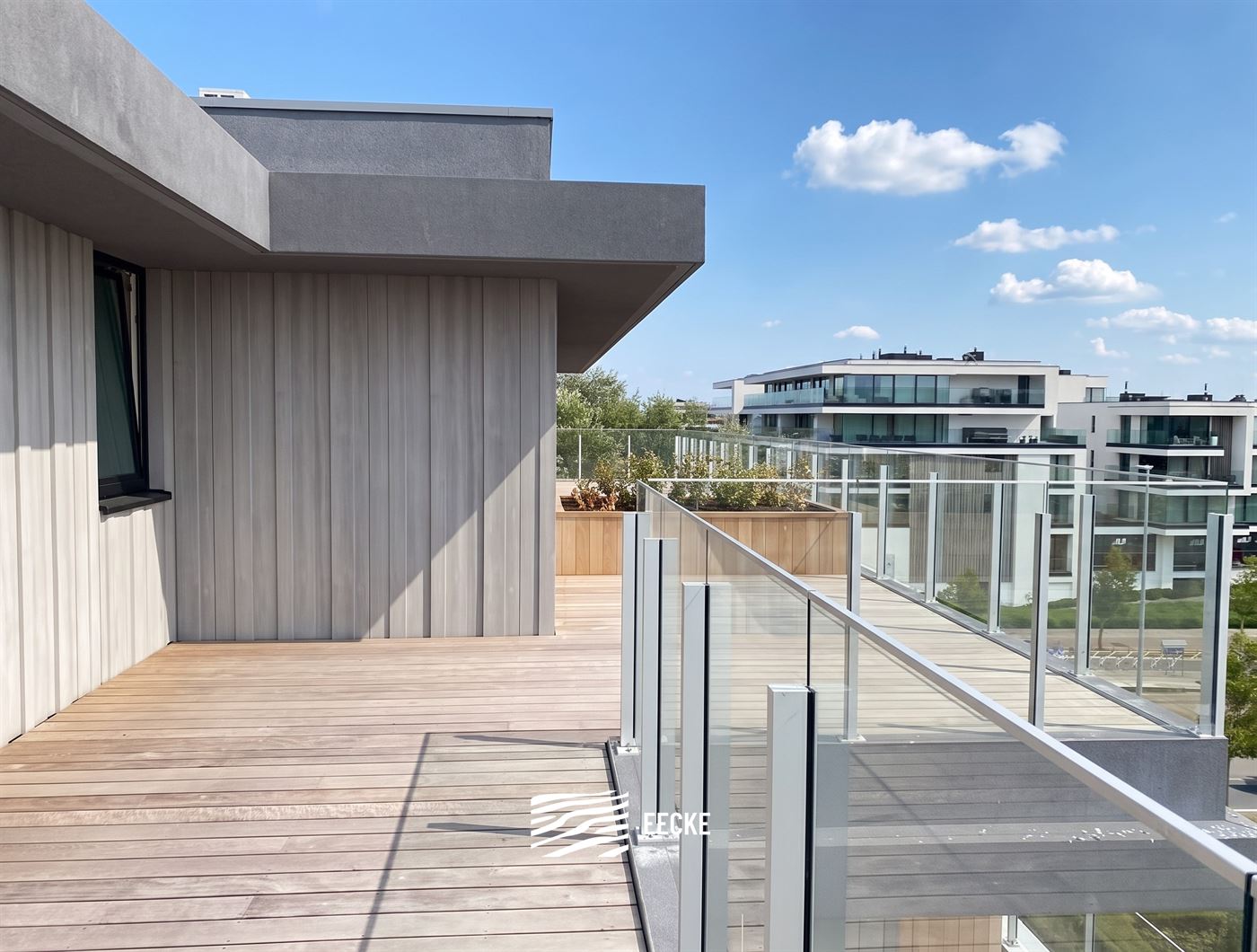 TE HUUR OP JAARBASIS - Ongemeubeld appartement in nieuwe residentie - Grote terrassen rondom rond - Appartement is volledig geschilderd en instapklaar...