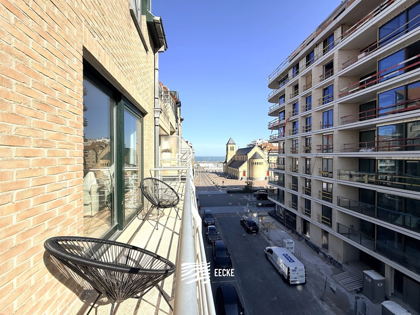 Res. Apollo X F10.04.04 - Appartement rénové comprenant une chambre et offrant une vue latérale sur la mer - Situé au quatrième étage - Hall d'e...