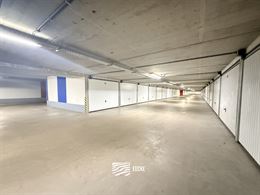 Loodswezenplein G50 - Ruime garagebox gelegen aan de inrit van het complex - Afmetingen: 3,08 x 5,78 m - Verkoop onder erfpacht - Inrit via de Lombard...