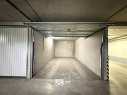 Loodswezenplein G50 - Ruime garagebox gelegen aan de inrit van het complex - Afmetingen: 3,08 x 5,78 m - Verkoop onder erfpacht - Inrit via de Lombard...