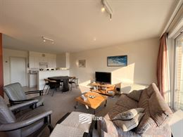 Panorama A 0204 - Op te frissen zonnig appartement met twee slaapkamers - Gelegen op de tweede verdieping, uitgevend op de Elisalaan - Inkomhal - Leef...
