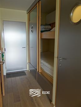 TE HUUR OP JAARBASIS - gemeubeld - studio met slaaphoek - panoramisch zicht over vaargeul met zonovergoten terras - zijdelings zeezicht - ingerichte k...