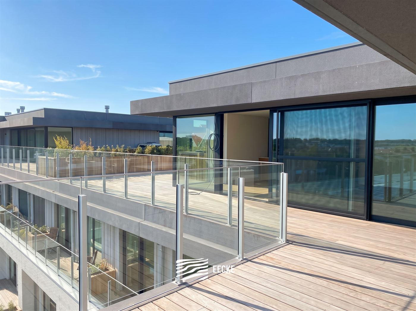 TE HUUR OP JAARBASIS - Ongemeubeld appartement in nieuwe residentie - Grote terrassen rondom rond - Appartement is volledig geschilderd en instapklaar...