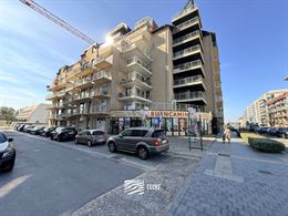 Res. Apollo X F10.04.04 - Appartement rénové comprenant une chambre et offrant une vue latérale sur la mer - Situé au quatrième étage - Hall d'e...