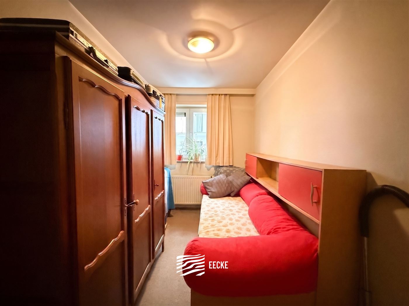 Hof van Vlaanderen 272/0202 - Zonnig appartement met twee slaapkamers - Gelegen op de tweede verdieping in de winkelstraat, vlak aan de Sint-Bernardus...