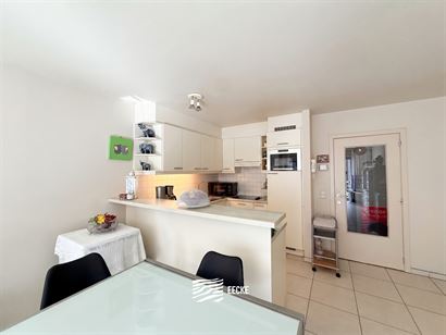 Hof van Vlaanderen 272/0202 - Zonnig appartement met twee slaapkamers - Gelegen op de tweede verdieping in de winkelstraat, vlak aan de Sint-Bernardus...