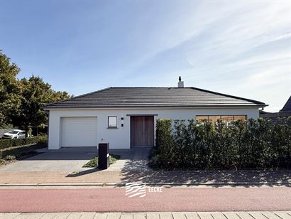 Villa Houtsaeger - Volledig gerenoveerde gelijkvloerse woning - Op wandelafstand van buurtwinkels in Koksijde-Dorp - Inkom met gastentoilet en vestiai...