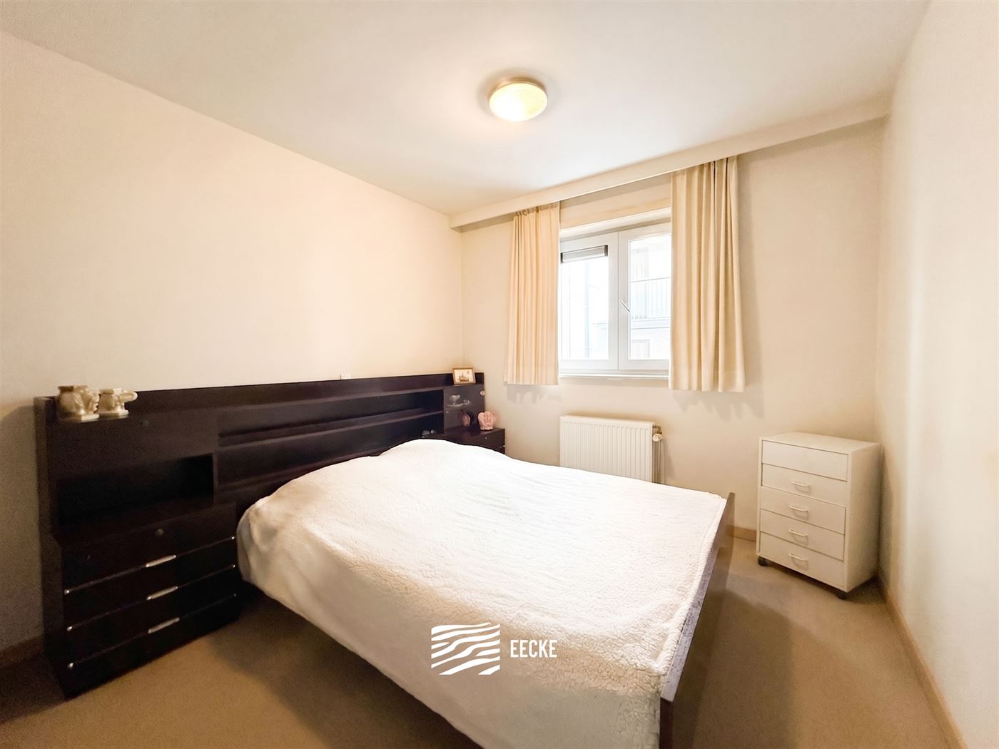 Hof van Vlaanderen 272/0202 - Zonnig appartement met twee slaapkamers - Gelegen op de tweede verdieping in de winkelstraat, vlak aan de Sint-Bernardus...