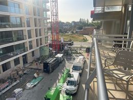 TE HUUR OP JAARBASIS - gemeubeld appartement met zijdelings zeezicht - ingerichte open keuken - ingerichte badkamer met ligbad - 1  slaapkamer - bergi...