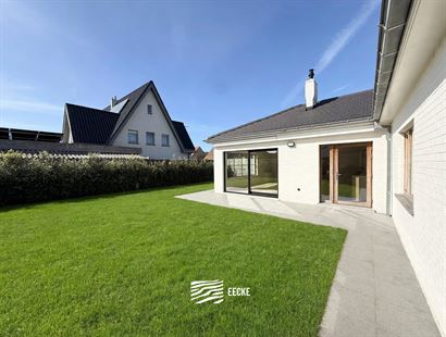 Villa Houtsaeger - Volledig gerenoveerde gelijkvloerse woning - Op wandelafstand van buurtwinkels in Koksijde-Dorp - Inkom met gastentoilet en vestiai...