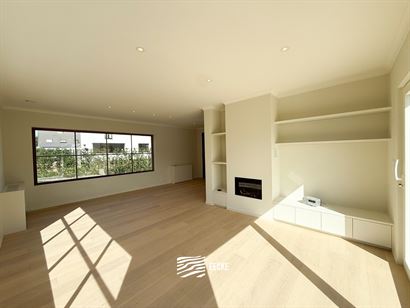 Villa Houtsaeger - Volledig gerenoveerde gelijkvloerse woning - Op wandelafstand van buurtwinkels in Koksijde-Dorp - Inkom met gastentoilet en vestiai...