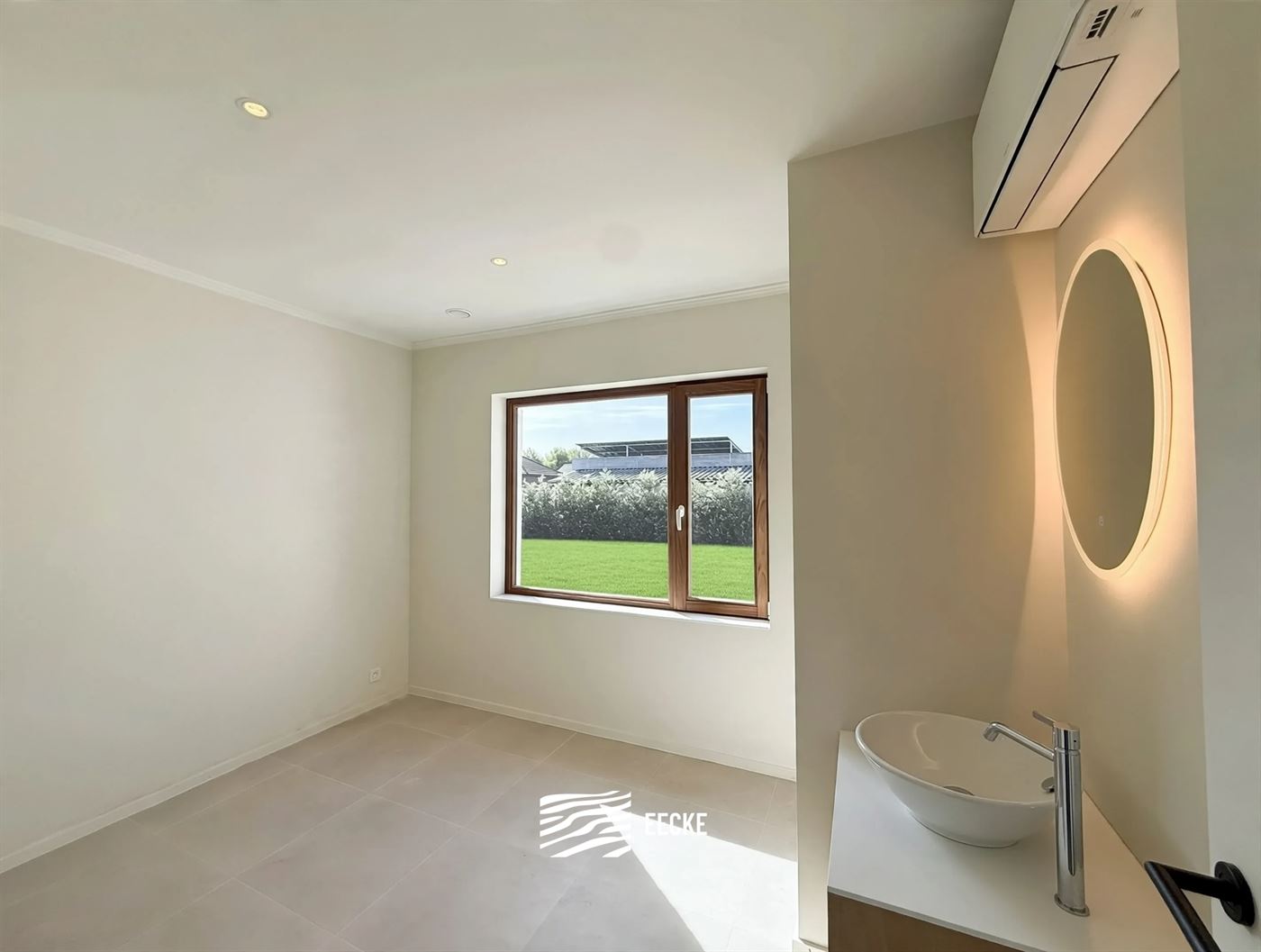 Villa Houtsaeger - Maison de plain-pied entièrement rénovée - À quelques pas des commerces de proximité à Koksijde-Village - Entrée avec toilet...