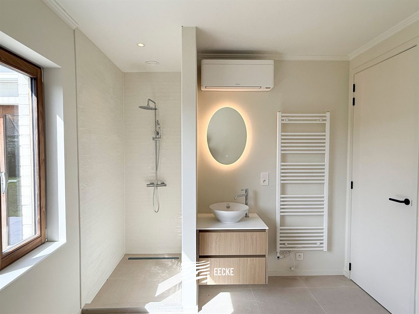 Villa Houtsaeger - Maison de plain-pied entièrement rénovée - À quelques pas des commerces de proximité à Koksijde-Village - Entrée avec toilet...