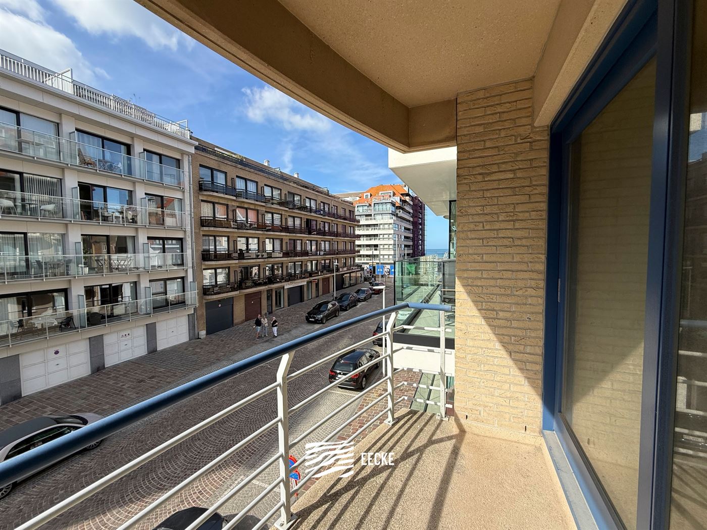 Res. Ensor 0204  - Zonnige studio  in een recente residentie - Gelegen op de derde verdieping in de Lefebvrestraat met zijdelings zeezicht -  Inkom - ...