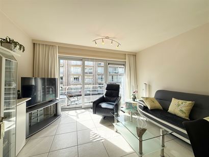 Hof van Vlaanderen 272/0202 - Zonnig appartement met twee slaapkamers - Gelegen op de tweede verdieping in de winkelstraat, vlak aan de Sint-Bernardus...