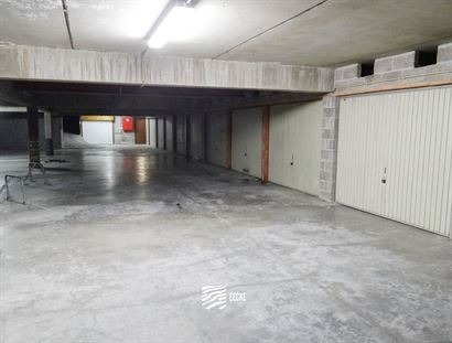 Res. Zonneschijn - Garage 32 - Afgesloten garagebox op niveau -1 - Toegang via de Franslaan - Afmetingen: 2,66 x 5,30 m - Beperkte inrijhoogte van 1,7...