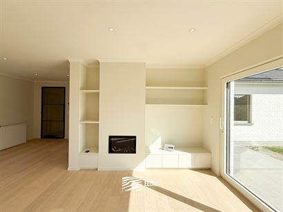 Villa Houtsaeger - Volledig gerenoveerde gelijkvloerse woning - Op wandelafstand van buurtwinkels in Koksijde-Dorp - Inkom met gastentoilet en vestiai...
