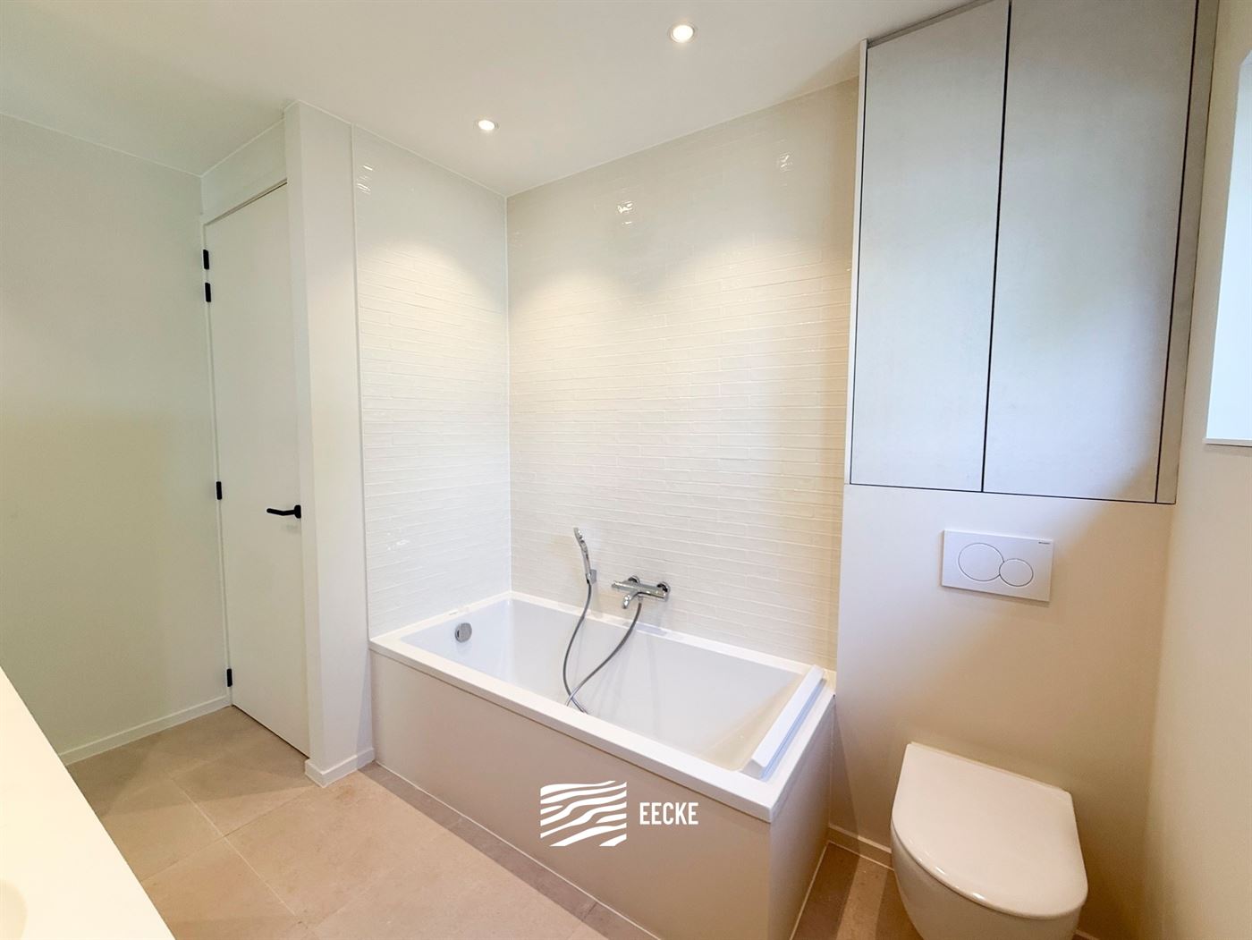 Villa Houtsaeger - Maison de plain-pied entièrement rénovée - À quelques pas des commerces de proximité à Koksijde-Village - Entrée avec toilet...