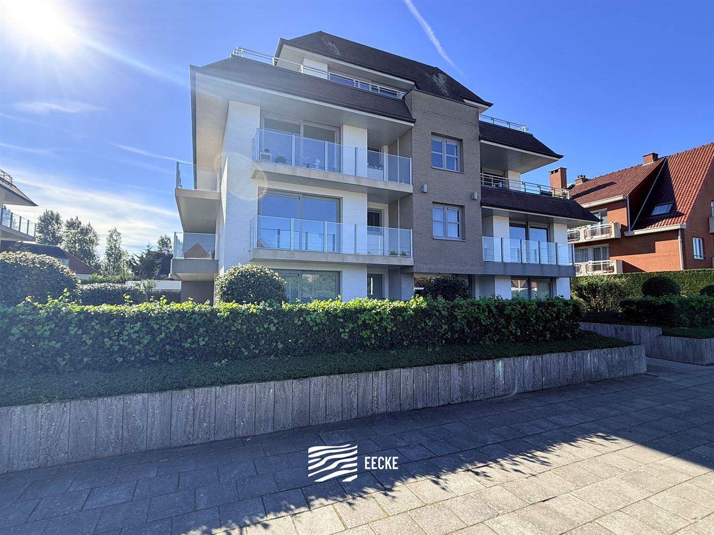 Res. Delvaux B 0104 - Zonnig hoekappartement op de eerste verdieping - Gelegen op wandelafstand van de Havengeul - Inkomhal met toilet en vestiaire - ...