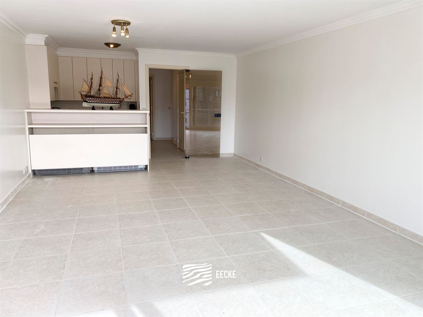 TE HUUR OP JAARBASIS - Mooi gelegen ongemeubeld appartement - Zonnig terras met zicht op de gouden schildpad - Living met open keuken - 2 slaapkamers ...