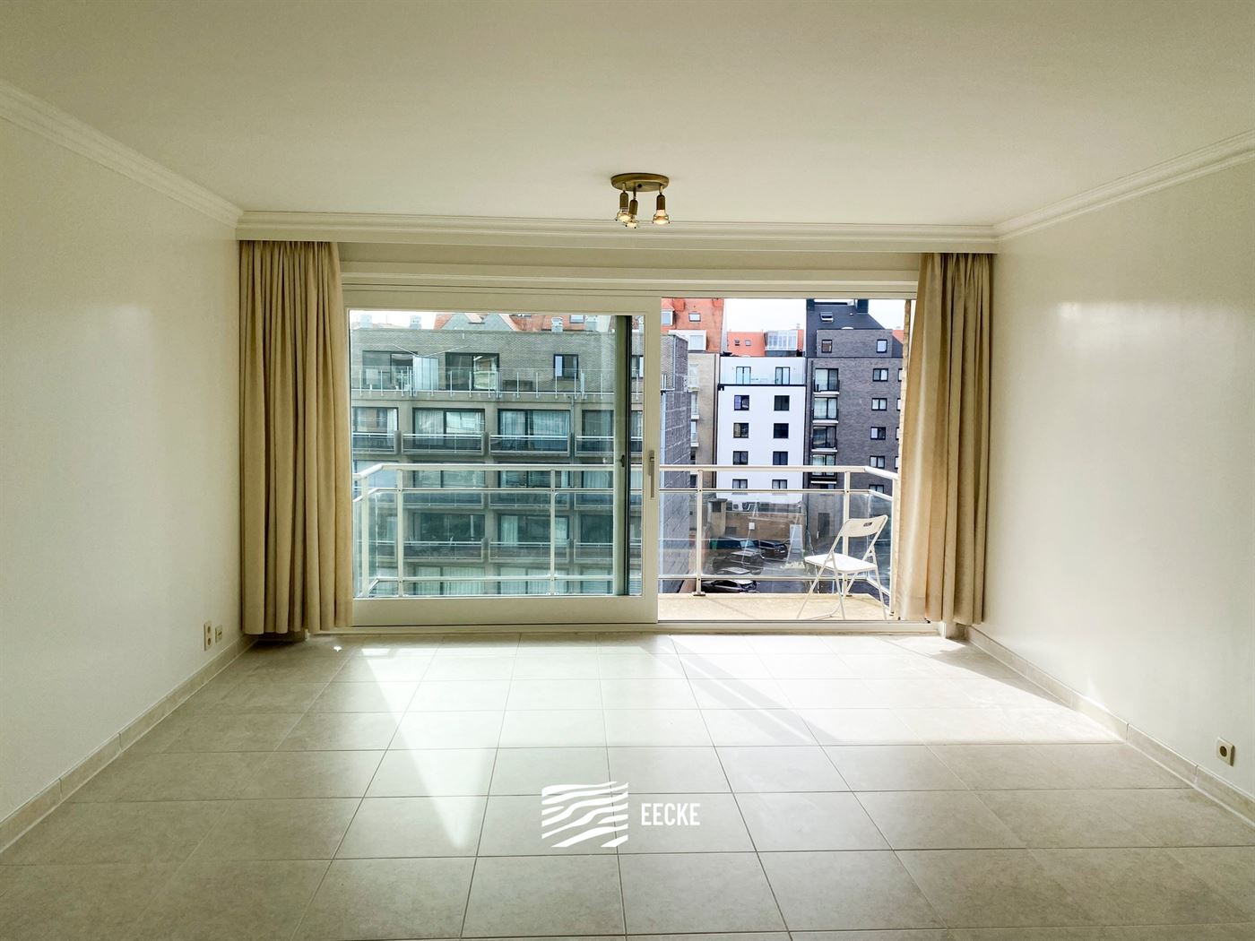 TE HUUR OP JAARBASIS - Mooi gelegen ongemeubeld appartement - Zonnig terras met zicht op de gouden schildpad - Living met open keuken - 2 slaapkamers ...