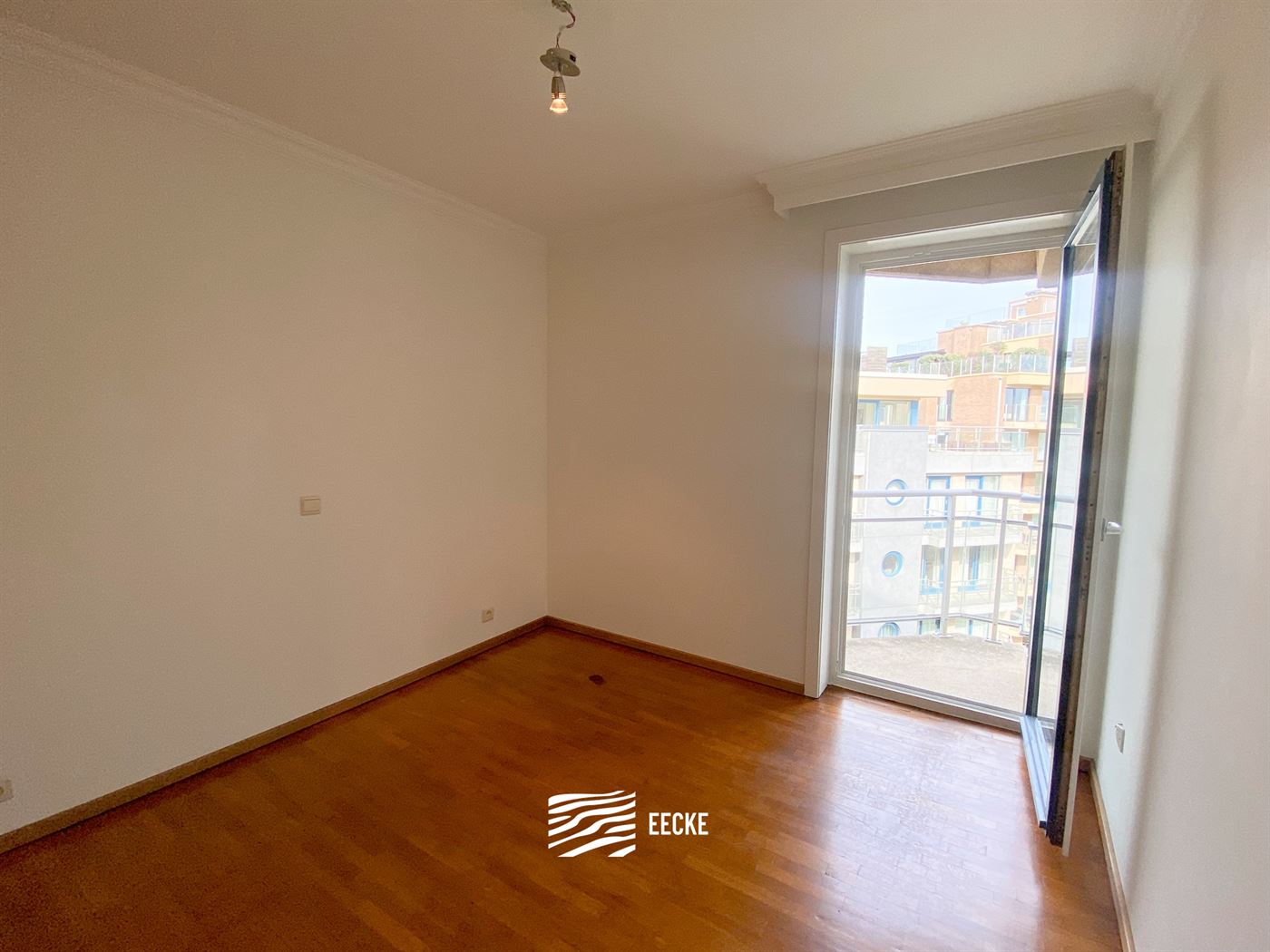 TE HUUR OP JAARBASIS - Mooi gelegen ongemeubeld appartement - Zonnig terras met zicht op de gouden schildpad - Living met open keuken - 2 slaapkamers ...