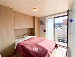 TE HUUR OP JAARBASIS - Gezellig appartement in het hartje van Nieuwpoort Bad - Terras vooraan en zonneterras achteraan - woonkamer met ingerichte keuk...
