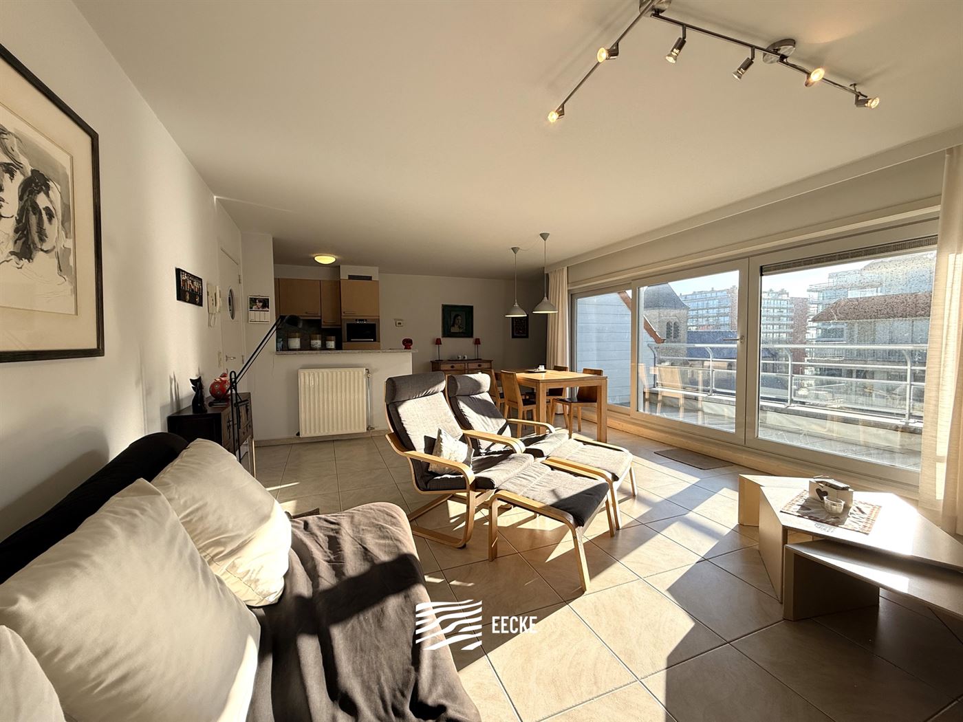 Res. Hof van Vlaanderen 272/0501 - Ruim en zonnig appartement met twee volwaardige slaapkamers - Gelegen op de vijfde verdieping in de winkelstraat, v...