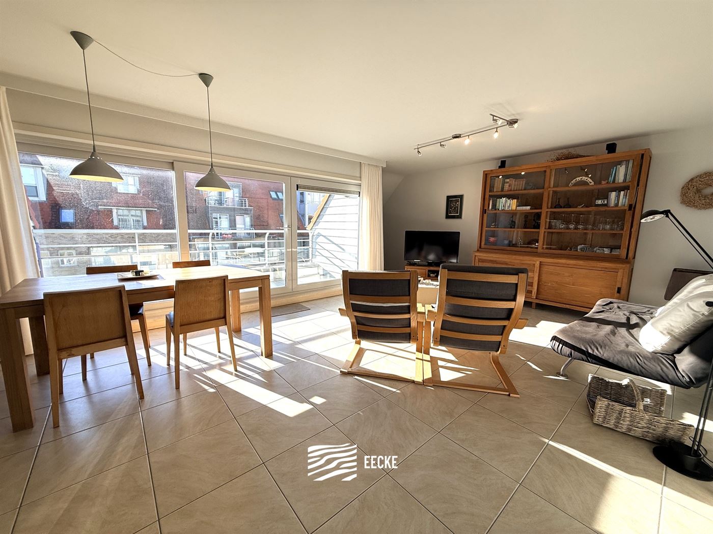 Res. Hof van Vlaanderen 272/0501 - Ruim en zonnig appartement met twee volwaardige slaapkamers - Gelegen op de vijfde verdieping in de winkelstraat, v...