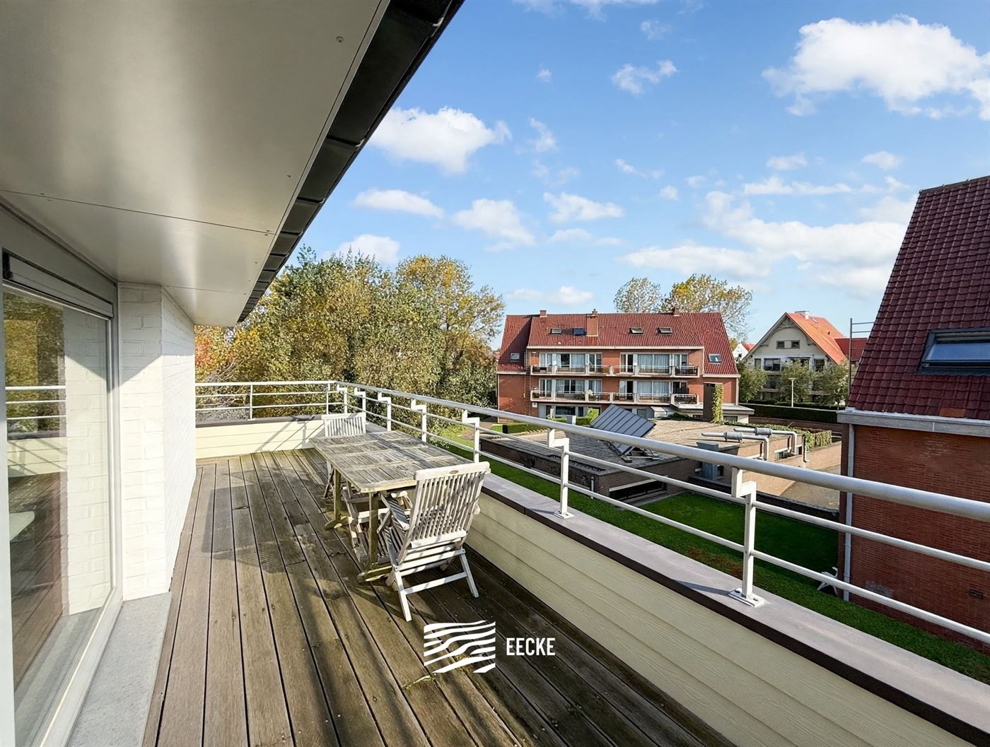 Res. Delvaux B 0204 - Zonnig hoekappartement met twee volwaardige slaapkamers - Gelegen in een kleine residentie - Inkom met gastentoilet en vestiaire...