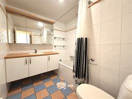 Res. Delvaux B 0104 - Zonnig hoekappartement op de eerste verdieping - Gelegen op wandelafstand van de Havengeul - Inkomhal met toilet en vestiaire - ...