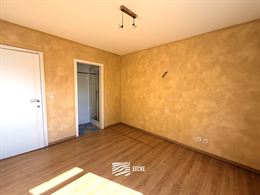 Res. Delvaux B 0104 - Zonnig hoekappartement op de eerste verdieping - Gelegen op wandelafstand van de Havengeul - Inkomhal met toilet en vestiaire - ...