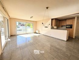 Res. Delvaux B 0104 - Zonnig hoekappartement op de eerste verdieping - Gelegen op wandelafstand van de Havengeul - Inkomhal met toilet en vestiaire - ...