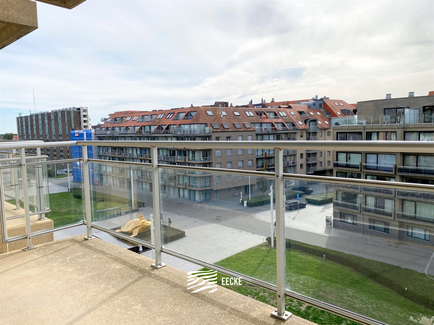 TE HUUR OP JAARBASIS - Mooi gelegen ongemeubeld appartement - Zonnig terras met zicht op de gouden schildpad - Living met open keuken - 2 slaapkamers ...