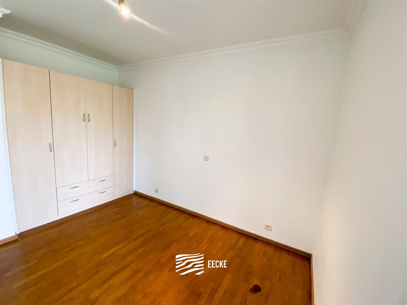 TE HUUR OP JAARBASIS - Mooi gelegen ongemeubeld appartement - Zonnig terras met zicht op de gouden schildpad - Living met open keuken - 2 slaapkamers ...