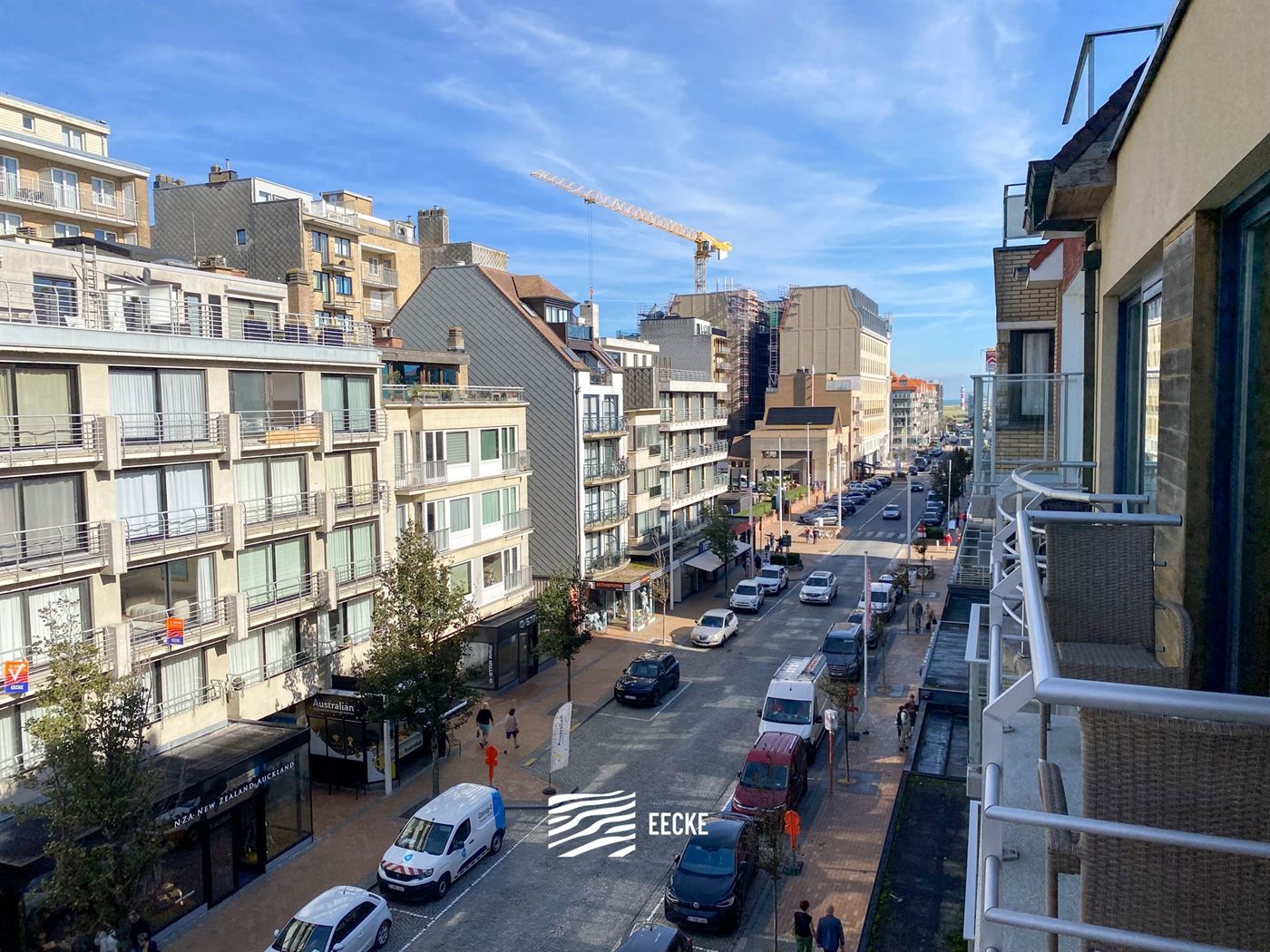 TE HUUR OP JAARBASIS - Gezellig appartement in het hartje van Nieuwpoort Bad - Terras vooraan en zonneterras achteraan - woonkamer met ingerichte keuk...