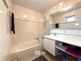 Res. Hof van Vlaanderen 272/0501 - Ruim en zonnig appartement met twee volwaardige slaapkamers - Gelegen op de vijfde verdieping in de winkelstraat, v...
