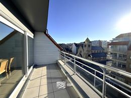Res. Hof van Vlaanderen 272/0501 - Ruim en zonnig appartement met twee volwaardige slaapkamers - Gelegen op de vijfde verdieping in de winkelstraat, v...