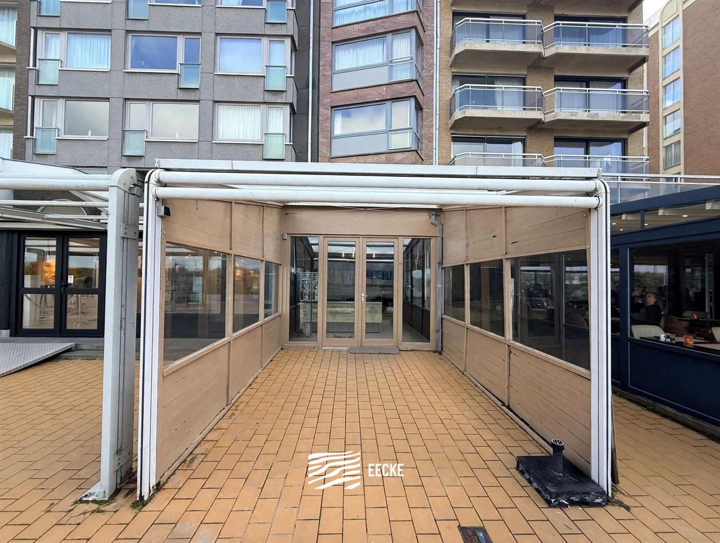 Res. Alva 00.01 - Gunstig gelegen handelspand met achterliggende studio op de zeedijk - Gelijkvloerse oppervlakte van ca. 87m² -  Beschikbaar vanaf n...