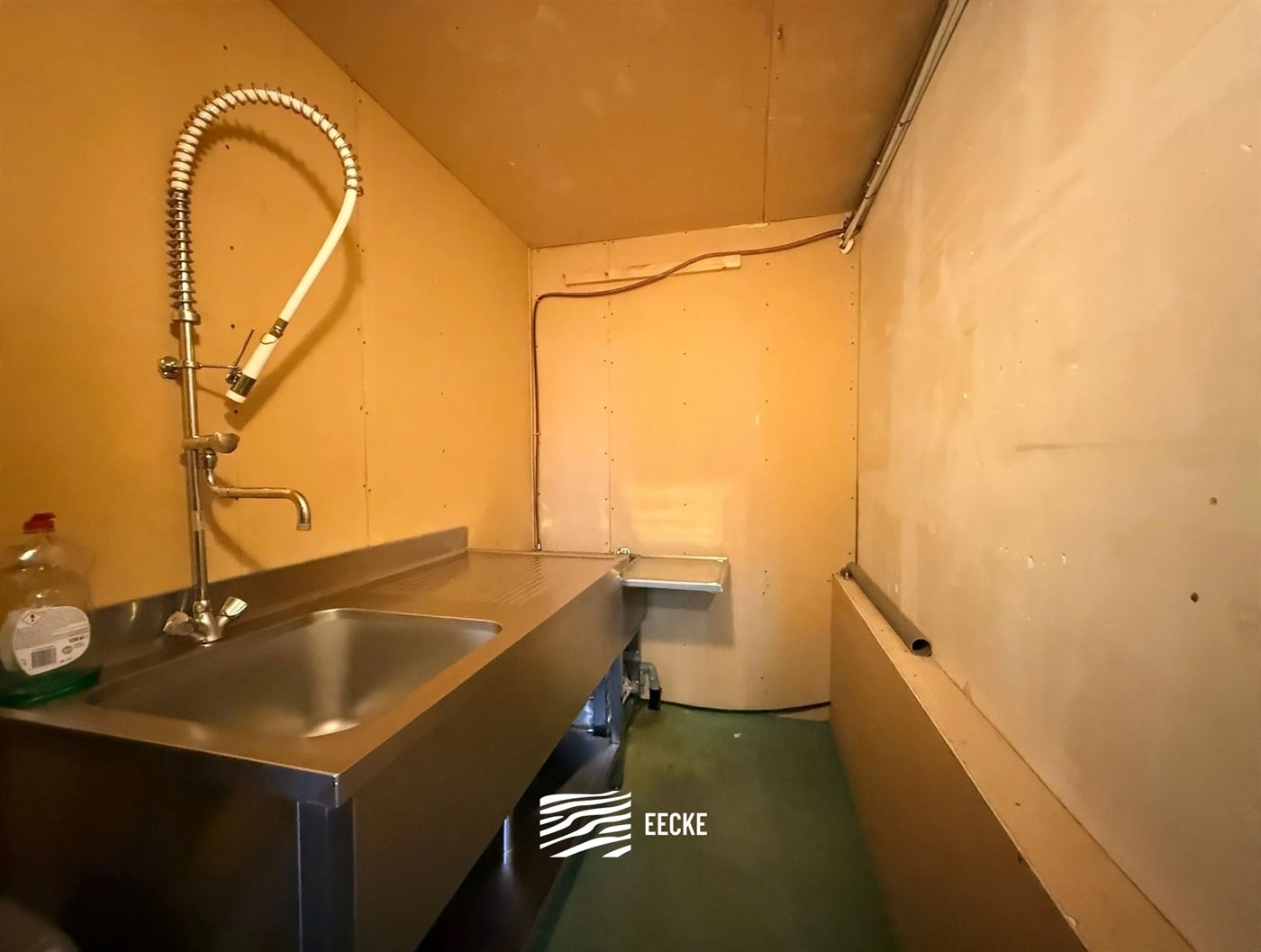Res. Alva 00.01 - Gunstig gelegen handelspand met achterliggende studio op de zeedijk - Gelijkvloerse oppervlakte van ca. 87m² -  Beschikbaar vanaf n...