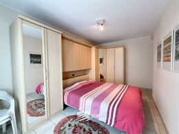 Res. Delvaux B 0204 - Zonnig hoekappartement met twee volwaardige slaapkamers - Gelegen in een kleine residentie - Inkom met gastentoilet en vestiaire...