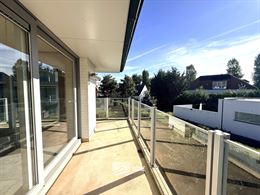 Res. Delvaux B 0104 - Zonnig hoekappartement op de eerste verdieping - Gelegen op wandelafstand van de Havengeul - Inkomhal met toilet en vestiaire - ...