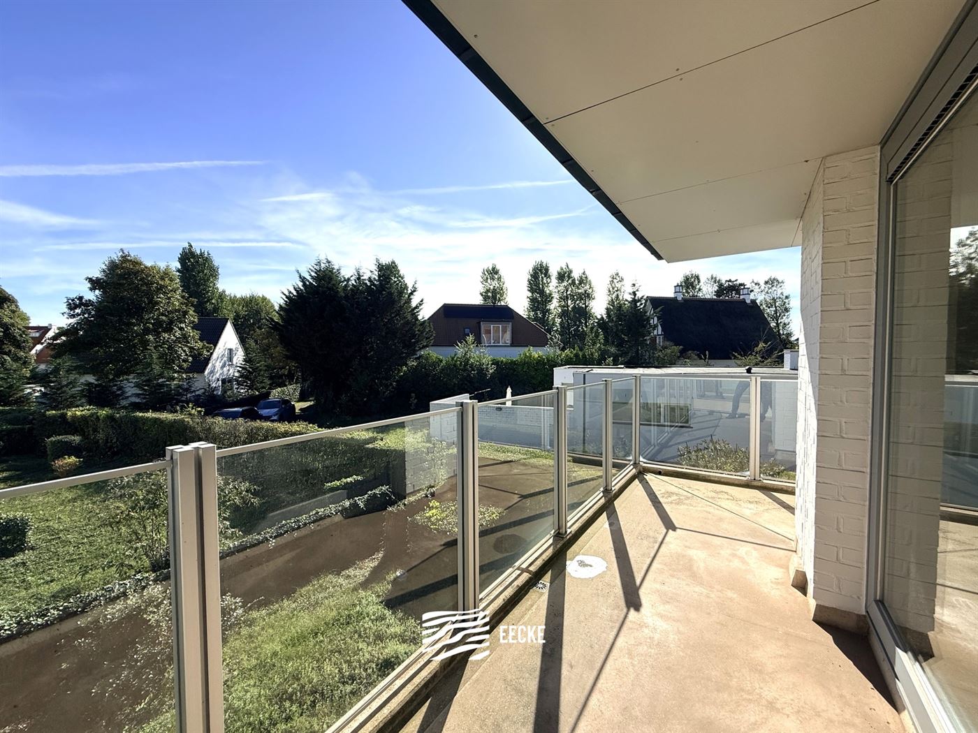 Res. Delvaux B 0104 - Zonnig hoekappartement op de eerste verdieping - Gelegen op wandelafstand van de Havengeul - Inkomhal met toilet en vestiaire - ...