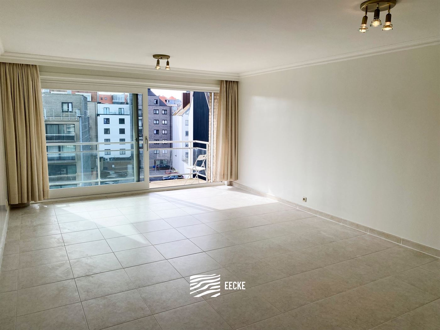 TE HUUR OP JAARBASIS - Mooi gelegen ongemeubeld appartement - Zonnig terras met zicht op de gouden schildpad - Living met open keuken - 2 slaapkamers ...
