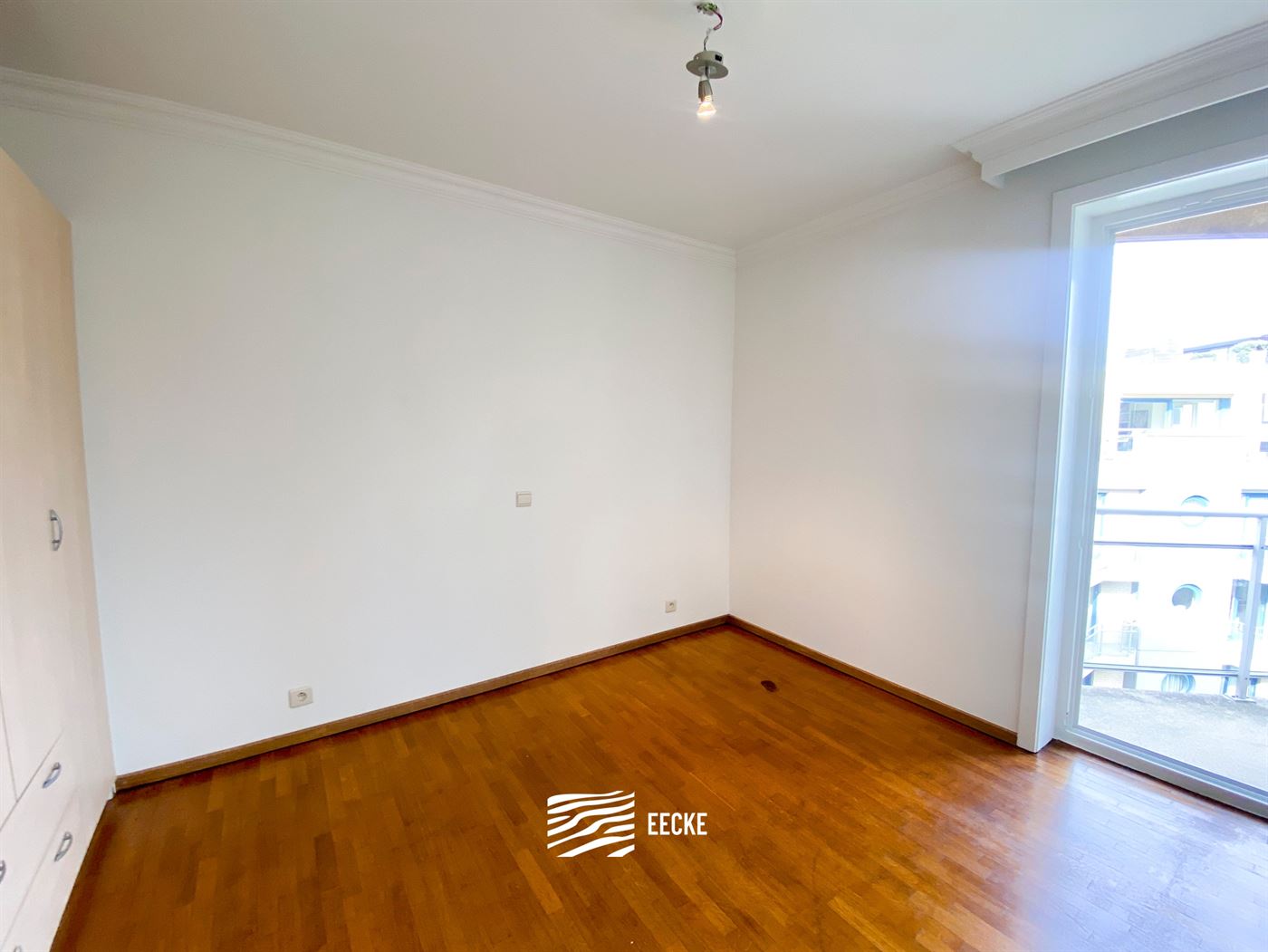 TE HUUR OP JAARBASIS - Mooi gelegen ongemeubeld appartement - Zonnig terras met zicht op de gouden schildpad - Living met open keuken - 2 slaapkamers ...