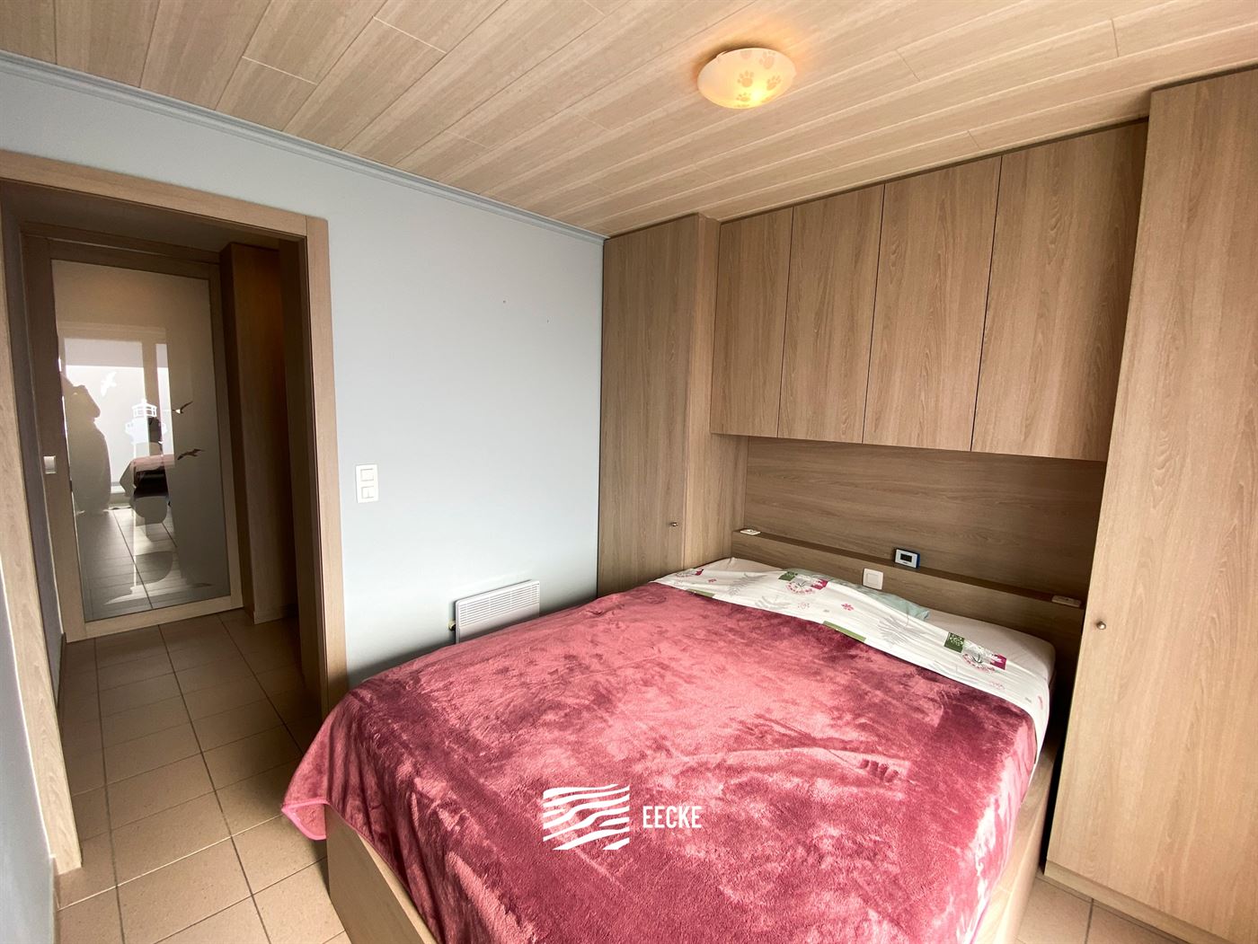 TE HUUR OP JAARBASIS - Gezellig appartement in het hartje van Nieuwpoort Bad - Terras vooraan en zonneterras achteraan - woonkamer met ingerichte keuk...