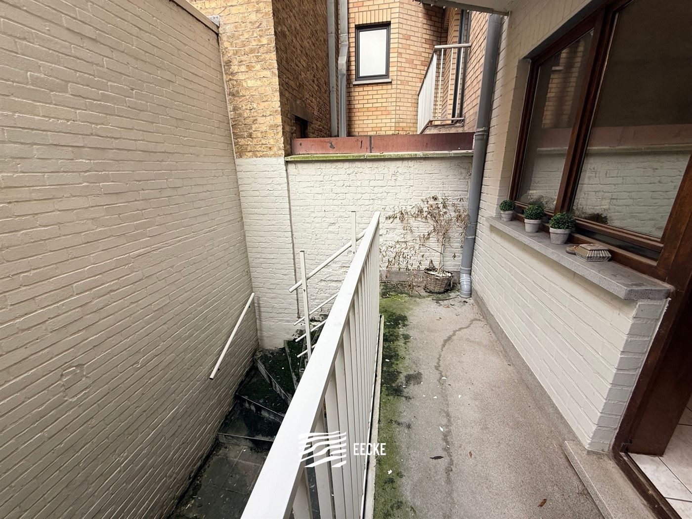 Res. Alva 00.01 - Gunstig gelegen handelspand met achterliggende studio op de zeedijk - Gelijkvloerse oppervlakte van ca. 87m² -  Beschikbaar vanaf n...