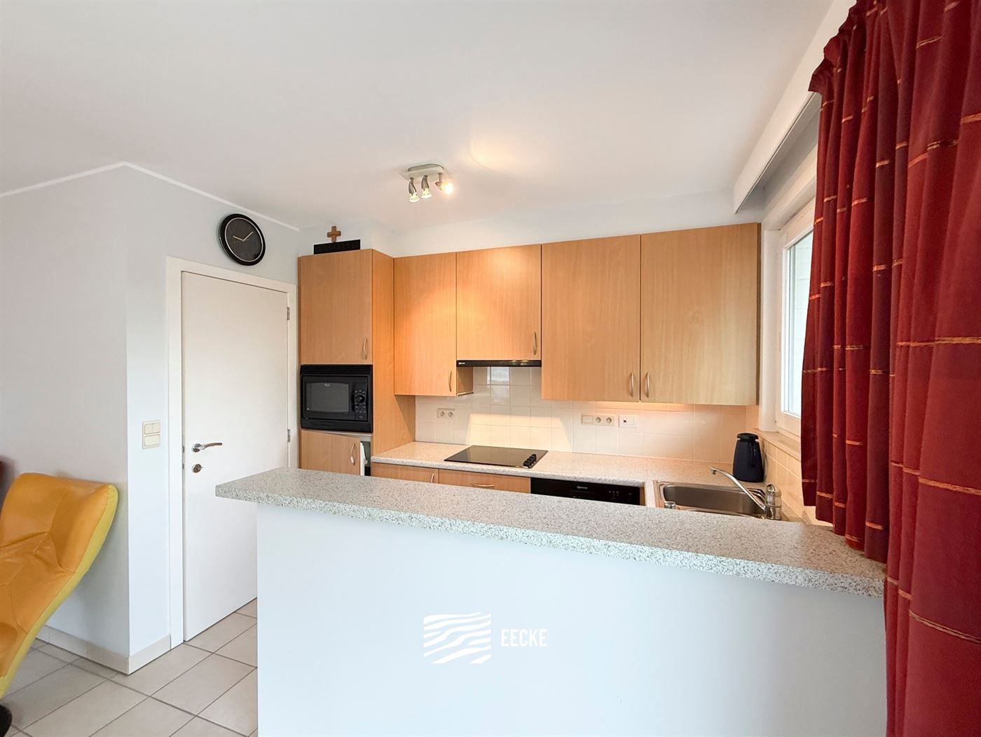 Res. Delvaux B 0204 - Zonnig hoekappartement met twee volwaardige slaapkamers - Gelegen in een kleine residentie - Inkom met gastentoilet en vestiaire...