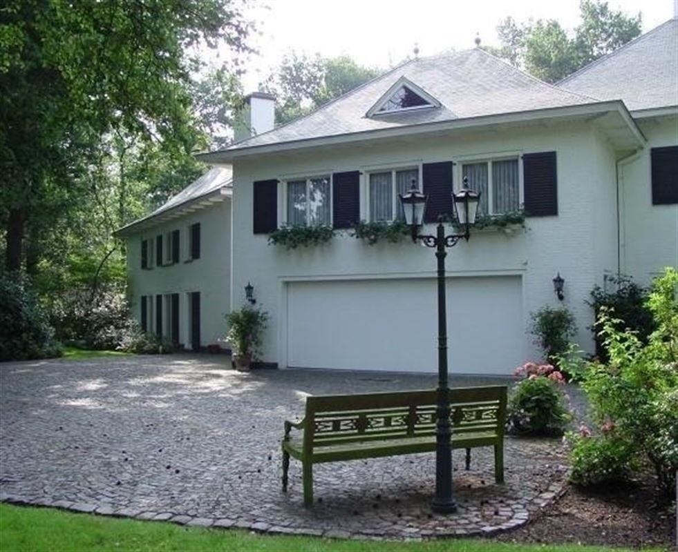 Foto 2 : Villa te 2970 's Gravenwezel (België) - Prijs € 995.000