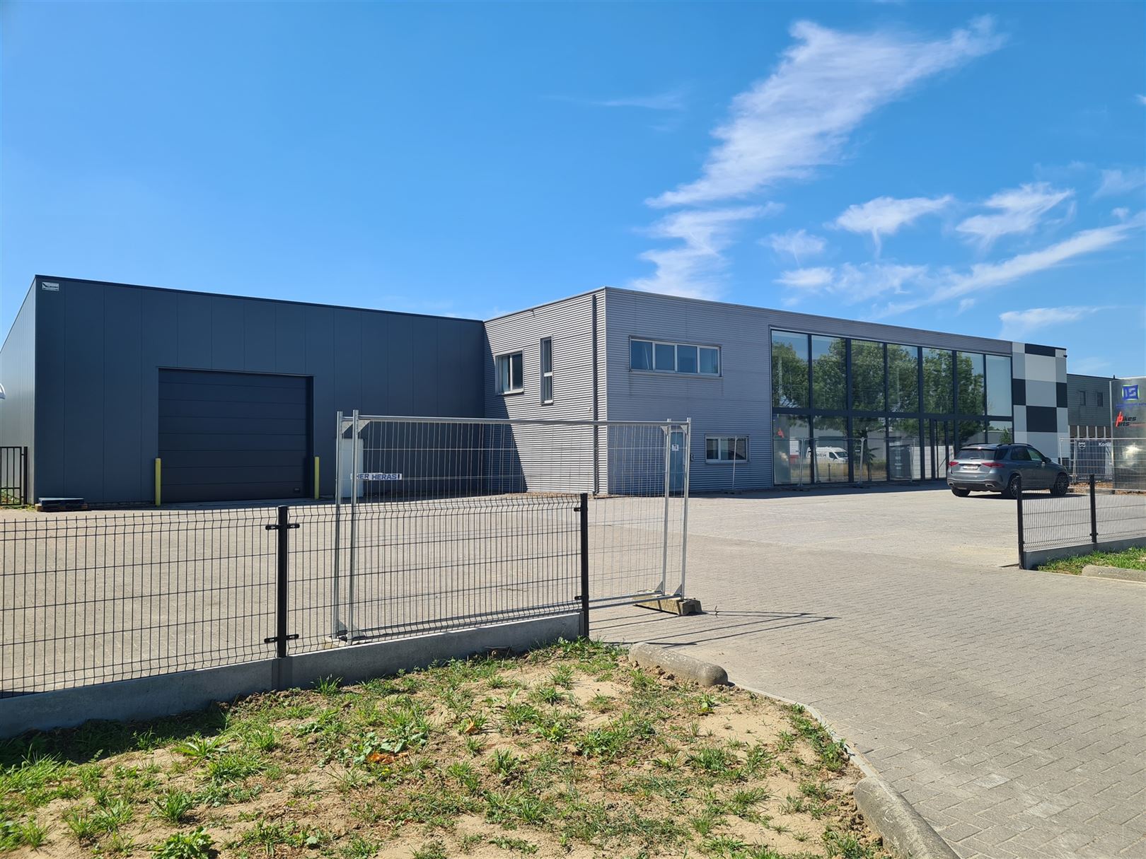 Bedrijfsgebouw te 2220 HEIST-OP-DEN-BERG (België) - Prijs € 4.800